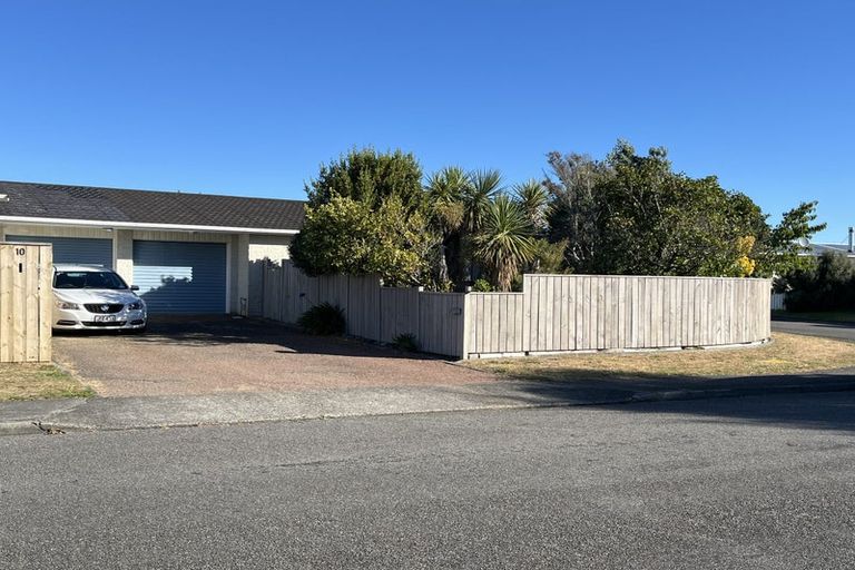 Photo of property in 8 Callender Terrace, Paraparaumu Beach, Paraparaumu, 5032