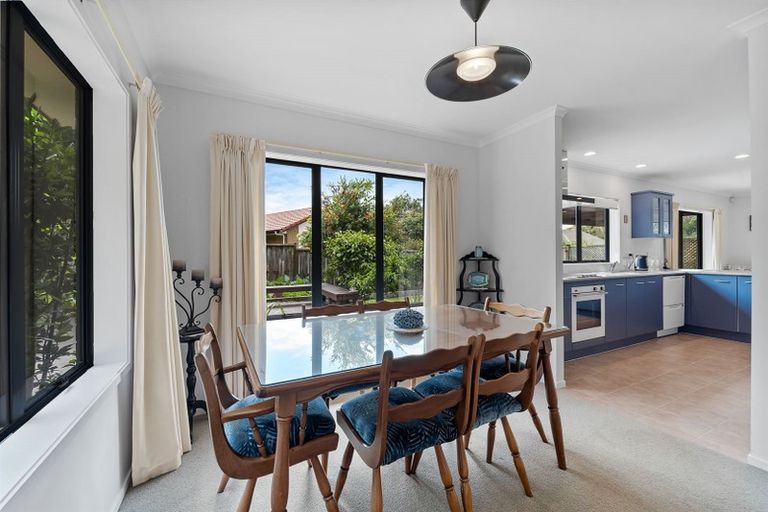 Photo of property in 17 Kate Sheppard Avenue, Torbay, Auckland, 0630