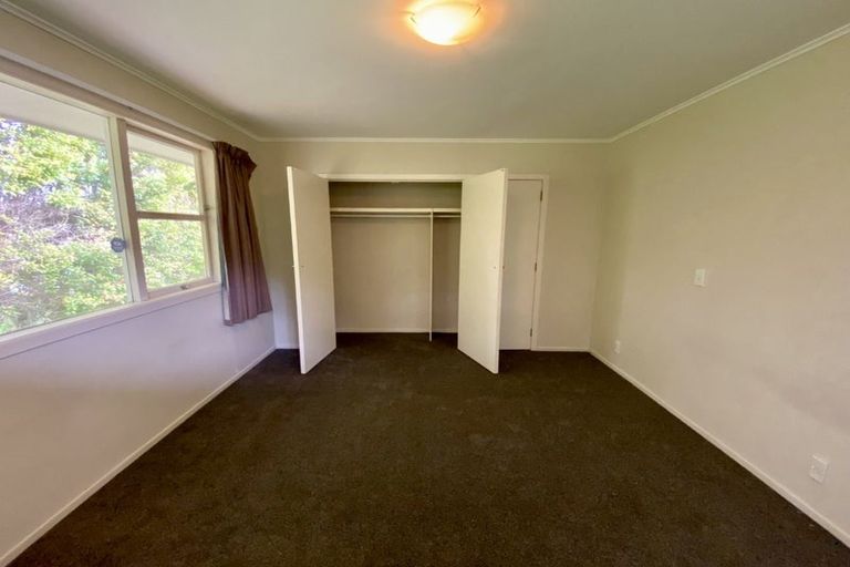 Photo of property in 229 Wairau Road, Totara Vale, Auckland, 0627