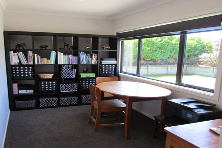 Photo of property in 20 Tasman Close, Aotea, Porirua, 5024