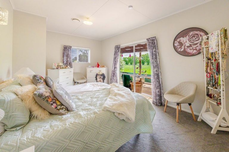 Photo of property in 1 Shanly Street, Waipawa, 4210
