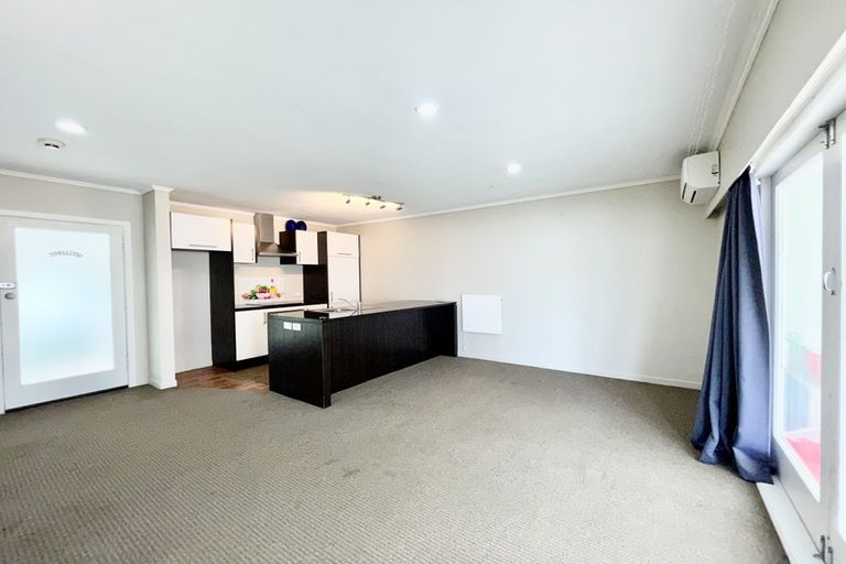 Photo of property in 304 Te Atatu Road, Te Atatu South, Auckland, 0610