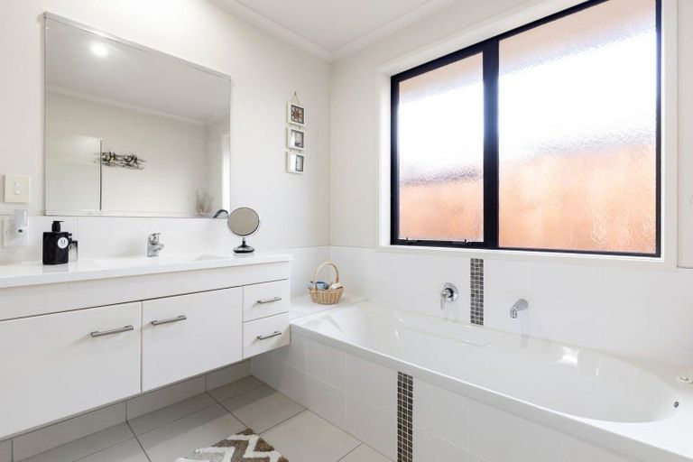 Photo of property in 13 Edgeview Crescent, Fitzroy, Hamilton, 3206