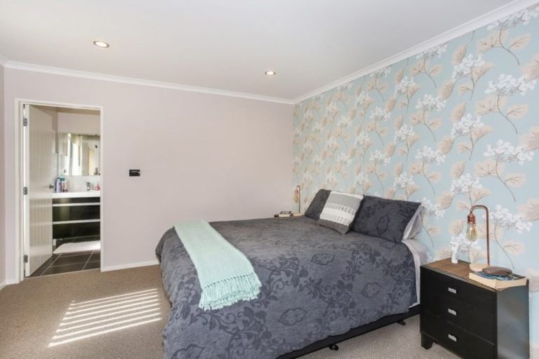 Photo of property in 36 Cape Vista Crescent, Pukekohe, 2120