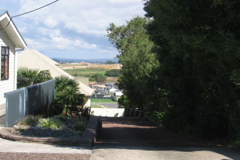 Photo of property in 1/644 East Coast Road, Pinehill, Auckland, 0630