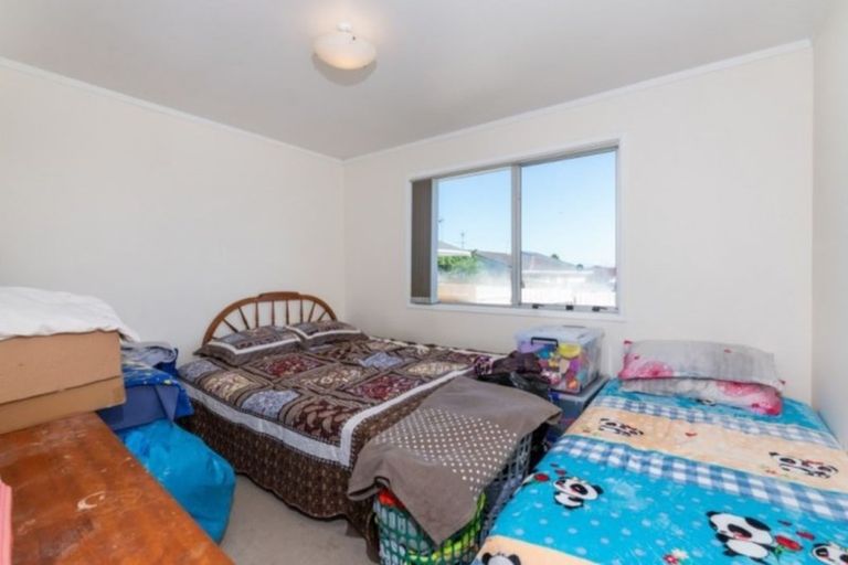 Photo of property in 1/15 Frobisher Way, Clendon Park, Auckland, 2103