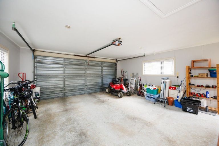 Photo of property in 27 Royal Oak Drive, Kelvin Grove, Palmerston North, 4414