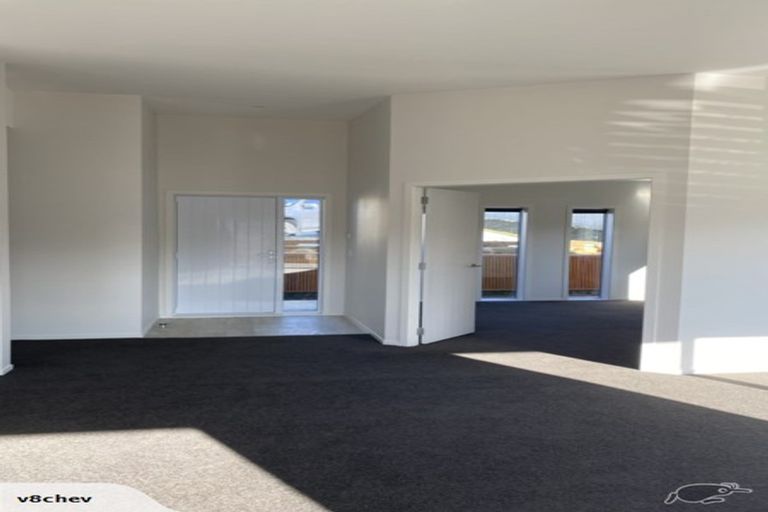 Photo of property in 2 Omaka Place, Aotea, Porirua, 5024