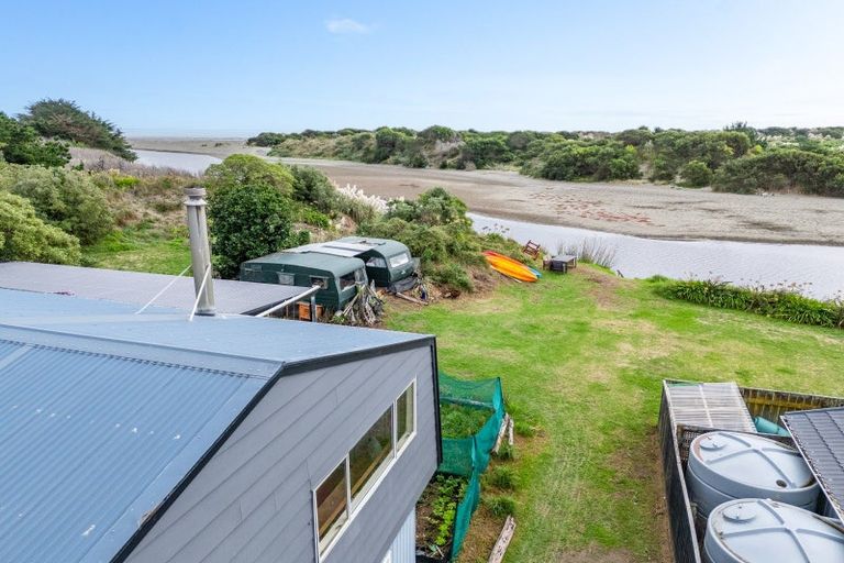 Photo of property in 21 Manga-pirau Street, Waikawa Beach, Manakau, 5573