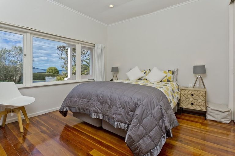 Photo of property in 1/160 East Coast Road, Forrest Hill, Auckland, 0620