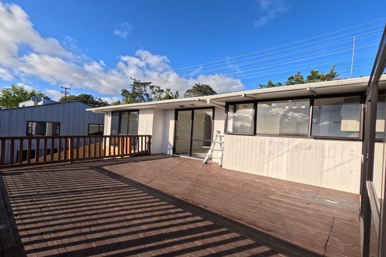 Photo of property in 951 East Coast Road, Torbay, Auckland, 0630