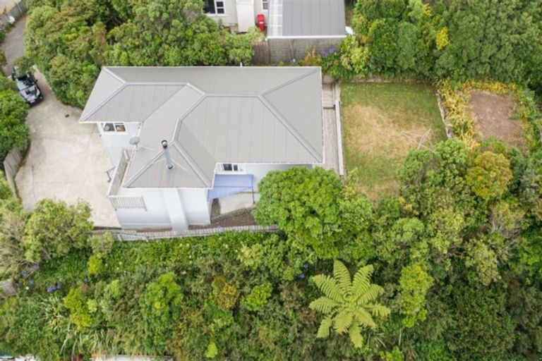 Photo of property in 6 Westleigh Way, Newlands, Wellington, 6037