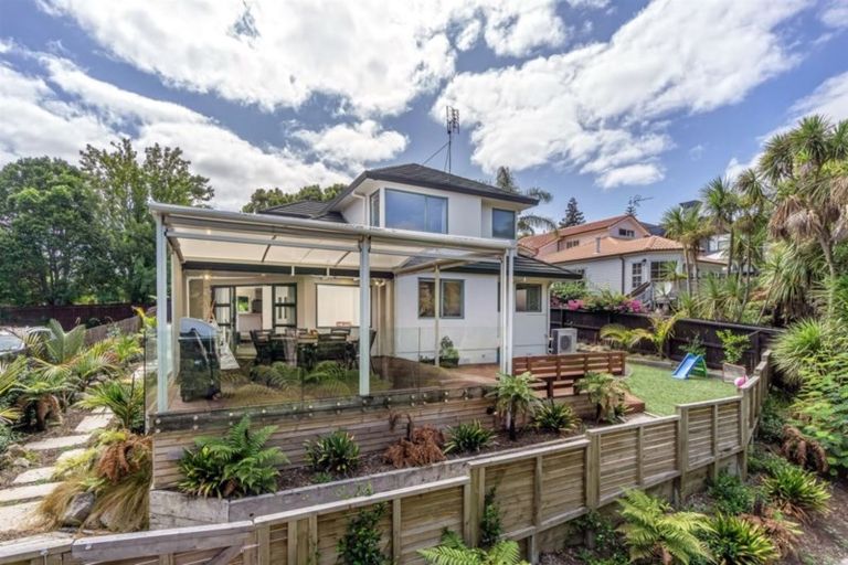 Photo of property in 20 Capilano Place, Glenfield, Auckland, 0629