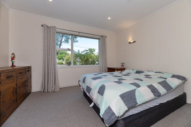 Photo of property in 23 Sherwood Avenue, Te Atatu South, Auckland, 0610