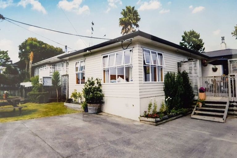 Photo of property in 76 Glen Road, Ranui, Auckland, 0612