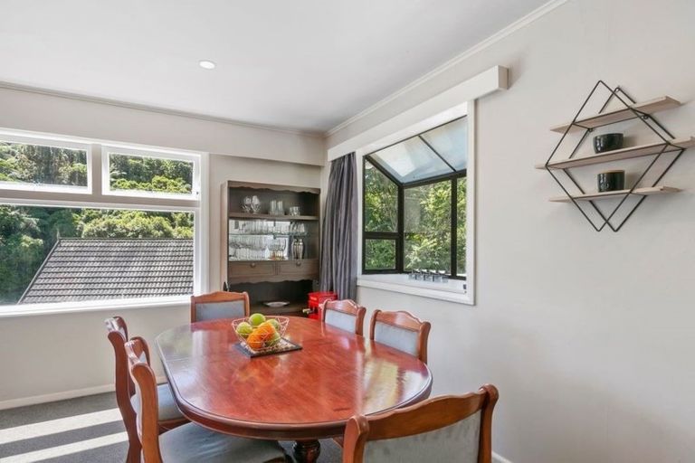 Photo of property in 76a Newlands Road, Newlands, Wellington, 6037