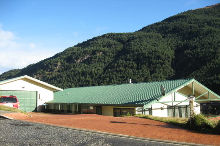 Photo of property in 14 Broadview Rise, Sunshine Bay, Queenstown, 9300