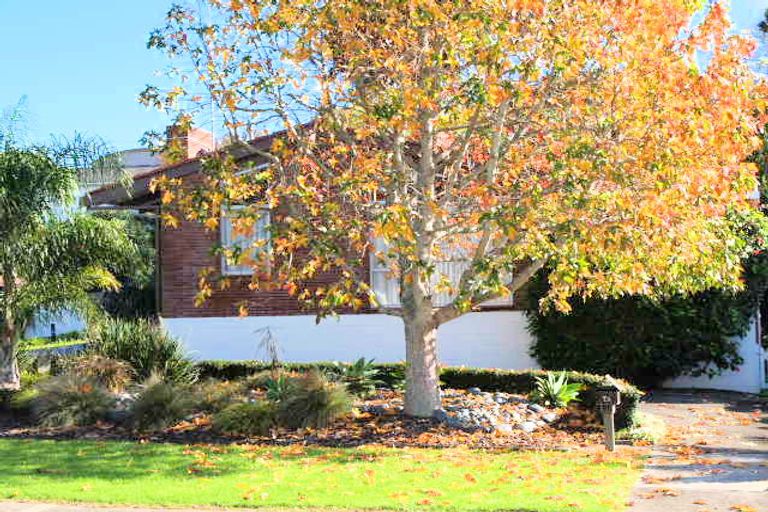 Photo of property in 7 Pah Road, Cockle Bay, Auckland, 2014