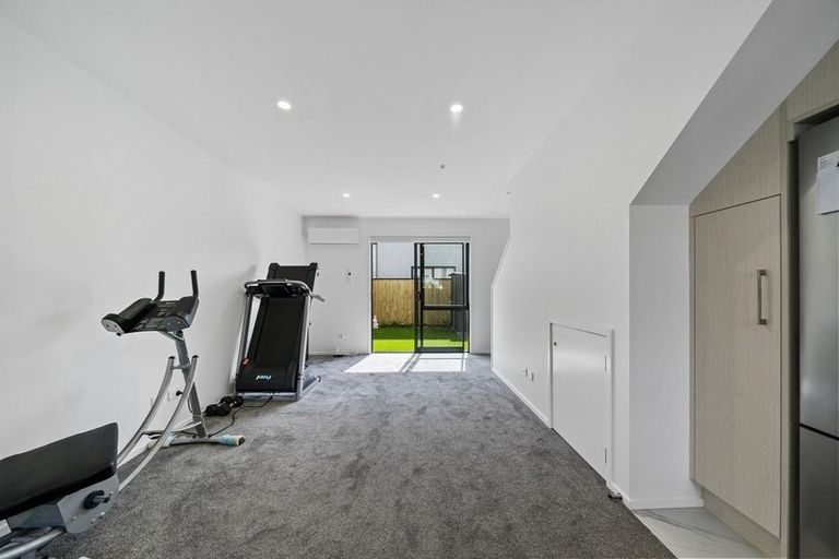 Photo of property in 2/17 Pearce Crescent, Taita, Lower Hutt, 5011