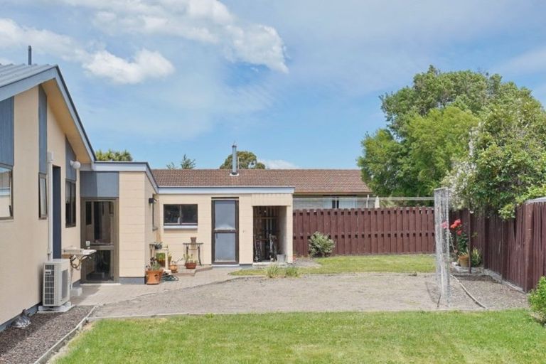 Photo of property in 28 Coates Place, Rangiora, 7400