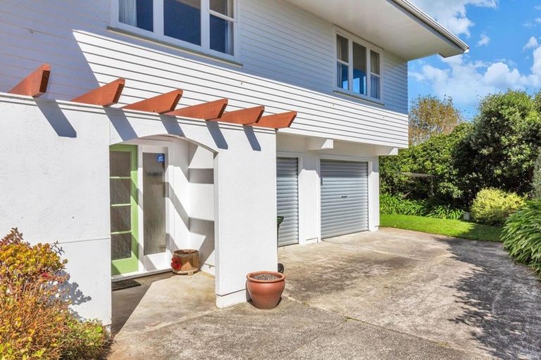 Photo of property in 11 Zande Terrace, Tawa, Wellington, 5028