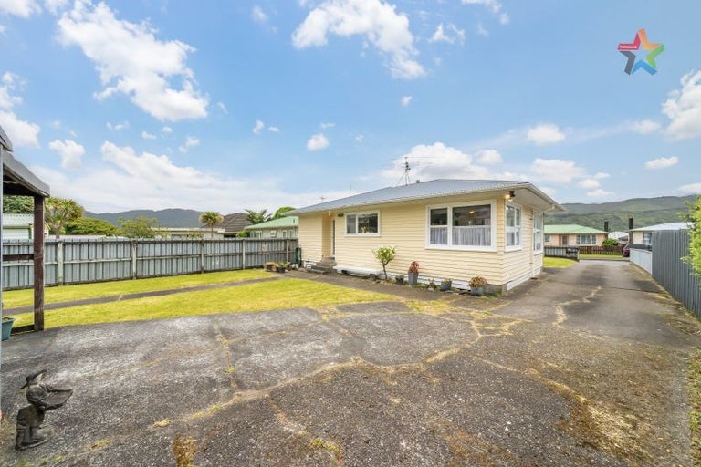 Photo of property in 22 Ruthven Road, Wainuiomata, Lower Hutt, 5014