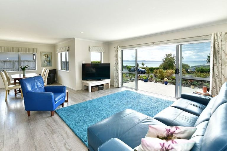 Photo of property in 1333 Whangaparaoa Road, Army Bay, Whangaparaoa, 0930