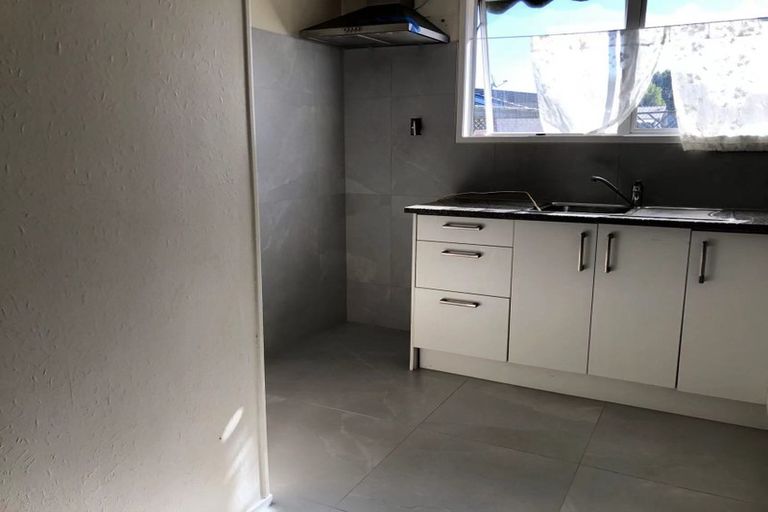 Photo of property in 6 Fiesta Drive, Half Moon Bay, Auckland, 2012