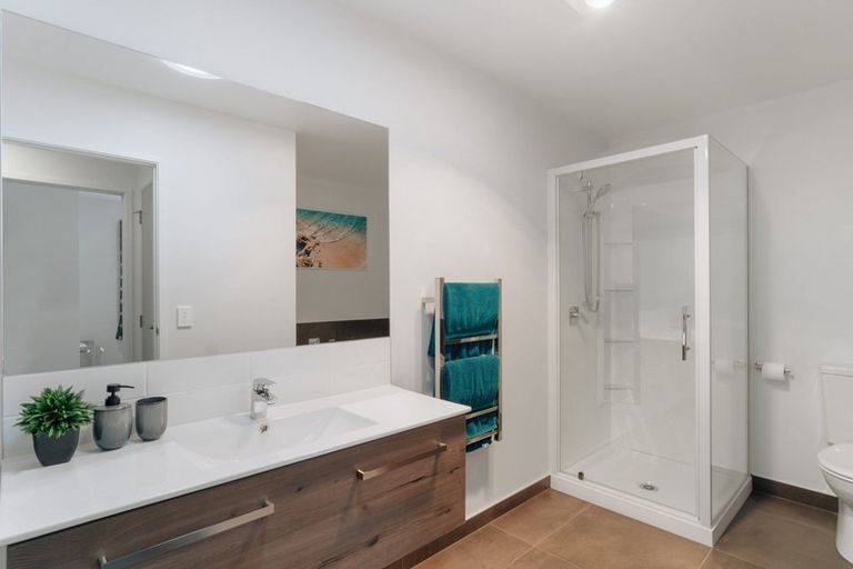 Photo of property in 20 Fallow Street, Jacks Point, 9371