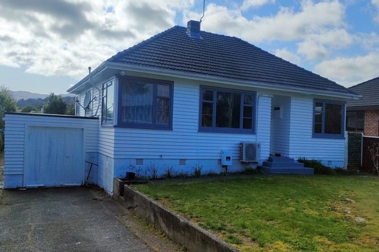 Photo of property in 14 Oxford Crescent, Ebdentown, Upper Hutt, 5018