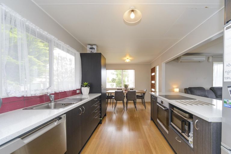 Photo of property in 1 Escort Grove, Awapuni, Palmerston North, 4412
