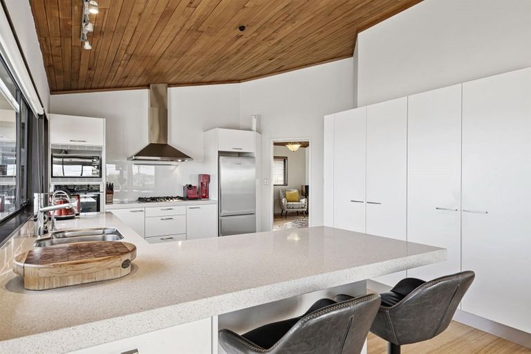 Photo of property in 2/72 Gulf View Road, Murrays Bay, Auckland, 0630