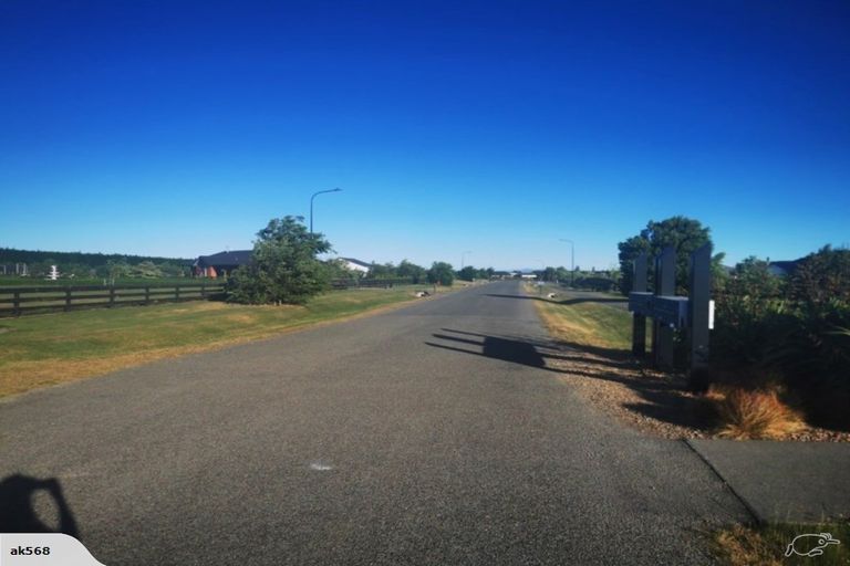 Photo of property in 15 Whitcombe Place, Darfield, 7571