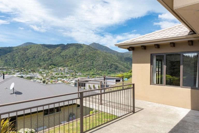 Photo of property in 24 Harbour View Heights, Picton, 7220