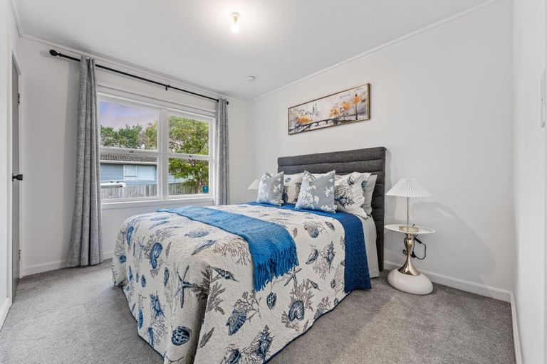 Photo of property in 25a Hewlett Road, Massey, Auckland, 0614