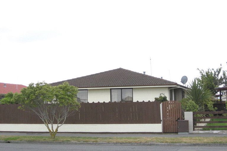 Photo of property in 1/88 Queenspark Drive, Parklands, Christchurch, 8083
