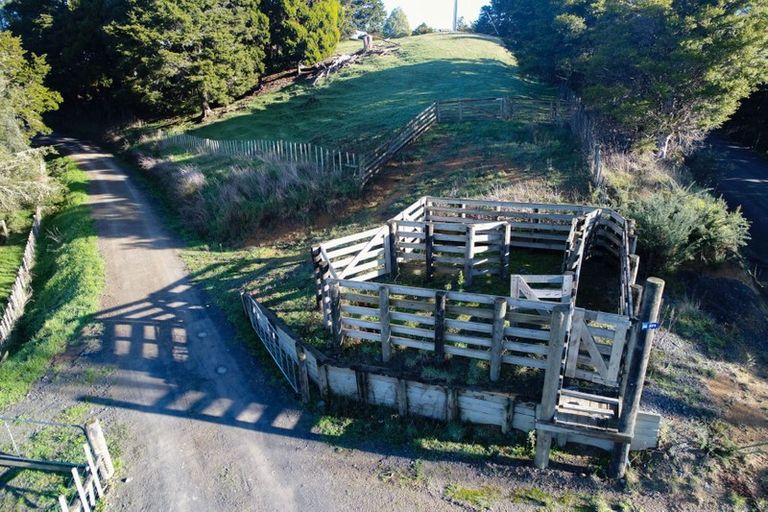 Photo of property in 205 Central Road, Mareretu, Paparoa, 0571