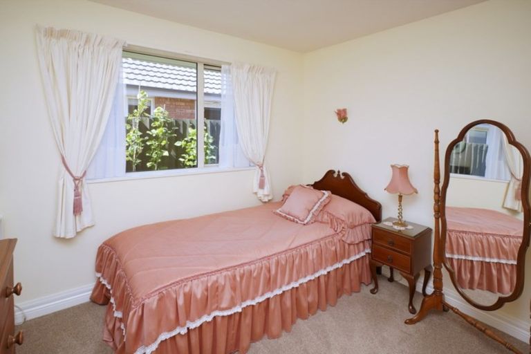 Photo of property in 24 Chesterfield Mews, Russley, Christchurch, 8042