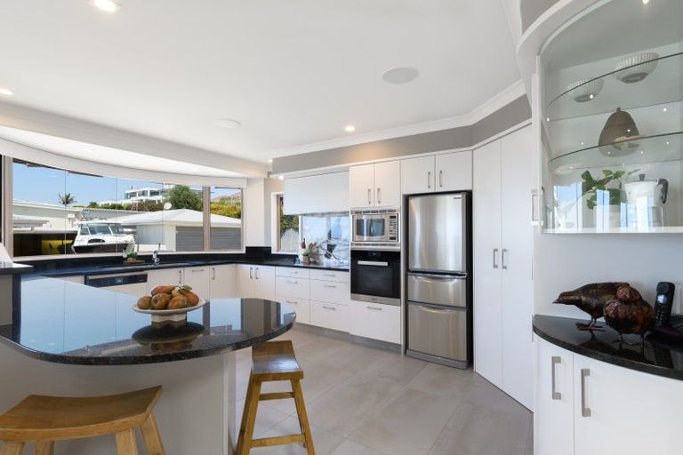 Photo of property in 3 Seaview Road, Otumoetai, Tauranga, 3110