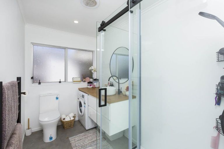 Photo of property in 19a Gemstone Drive, Birchville, Upper Hutt, 5018