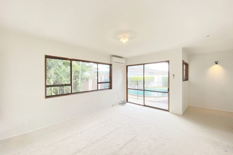 Photo of property in 3 Balgowan Terrace, Conifer Grove, Takanini, 2112