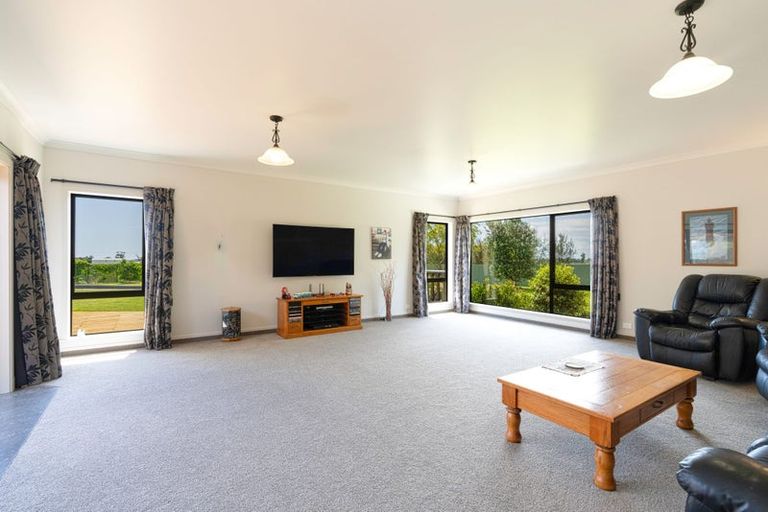 Photo of property in 347a Tararua Road, Levin, 5571