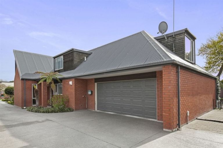 Photo of property in 22 Parkham Drive, Burnside, Christchurch, 8053