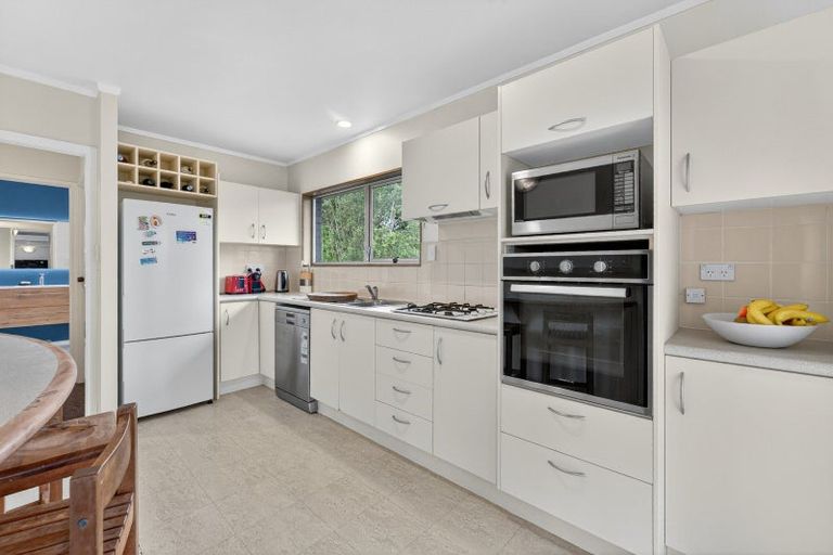 Photo of property in 27 Amorino Drive, Red Beach, 0932