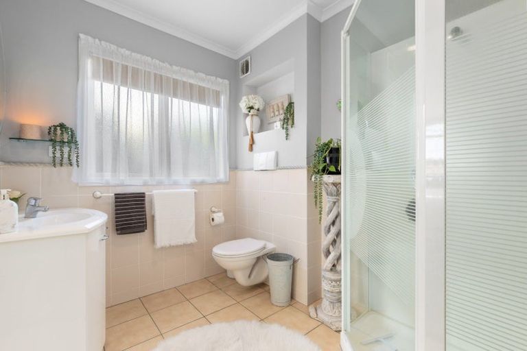 Photo of property in 5 Downing Place, Welcome Bay, Tauranga, 3112