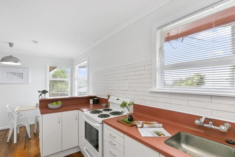 Photo of property in 19 Diane Grove, Paparangi, Wellington, 6037