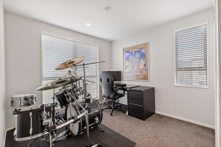 Photo of property in 2 Courage Road, Papakura, 2110