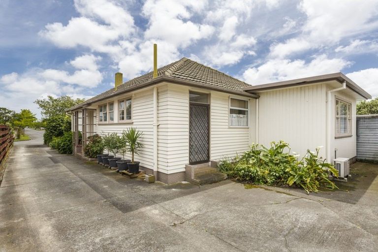 Photo of property in 8 Montrose Place, Takaro, Palmerston North, 4412