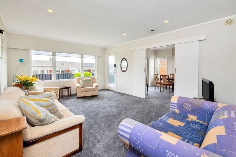 Photo of property in 2/4 Waterloo Road, Milford, Auckland, 0620