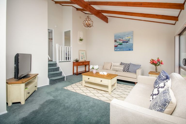 Photo of property in 189 West Harbour Drive, West Harbour, Auckland, 0618